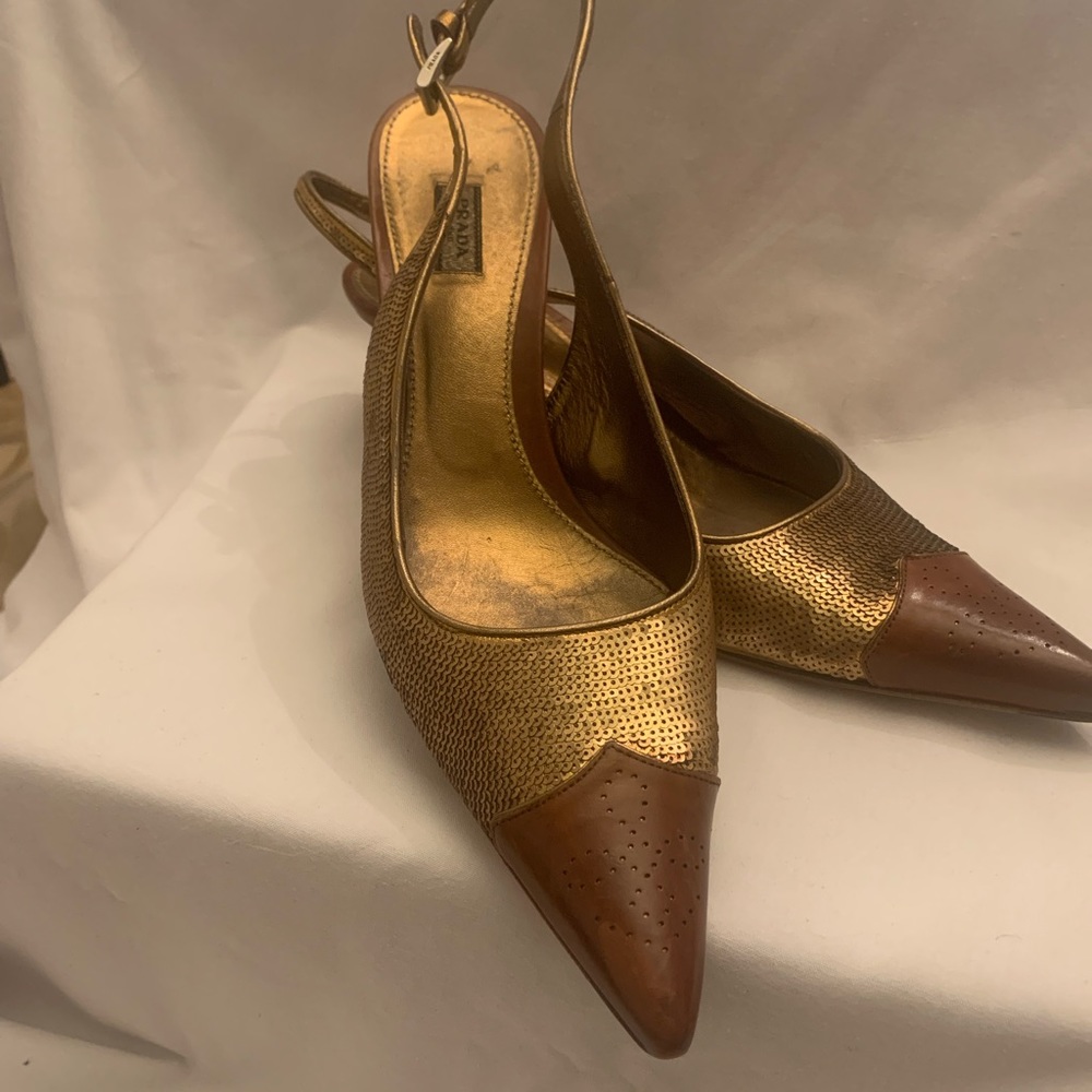 Beautiful Prada slingbacks!
